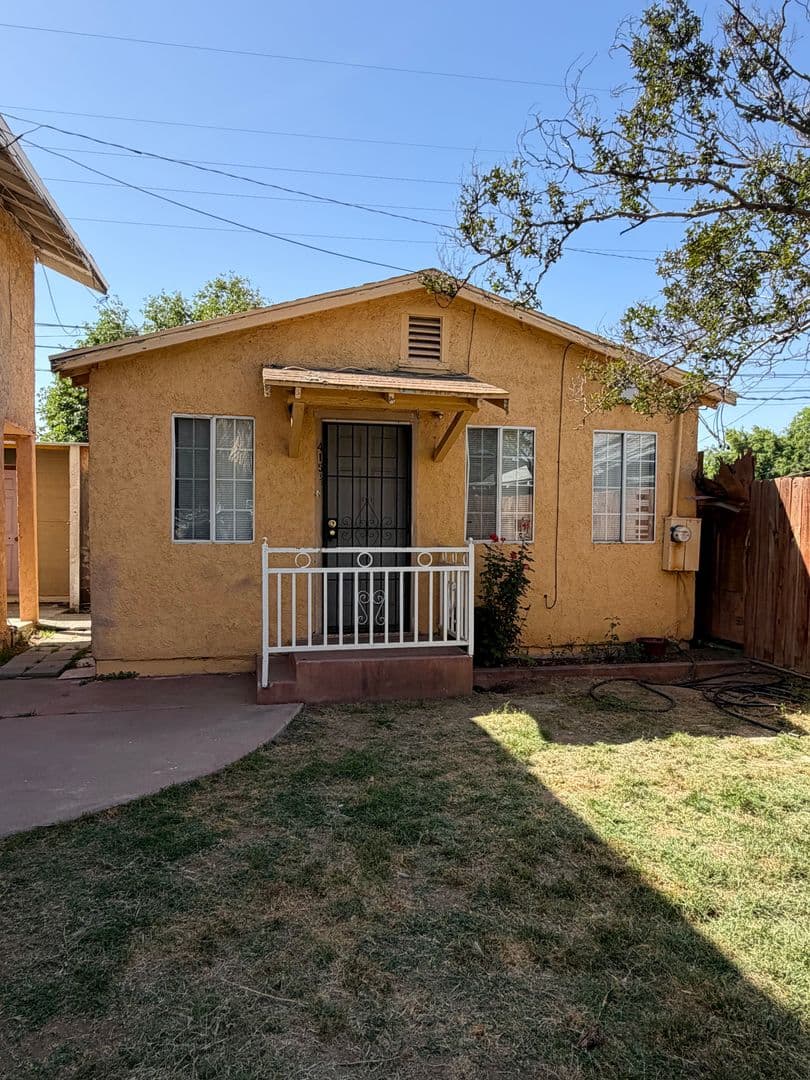 Bakersfield House: 415 1/2 Arvin Street