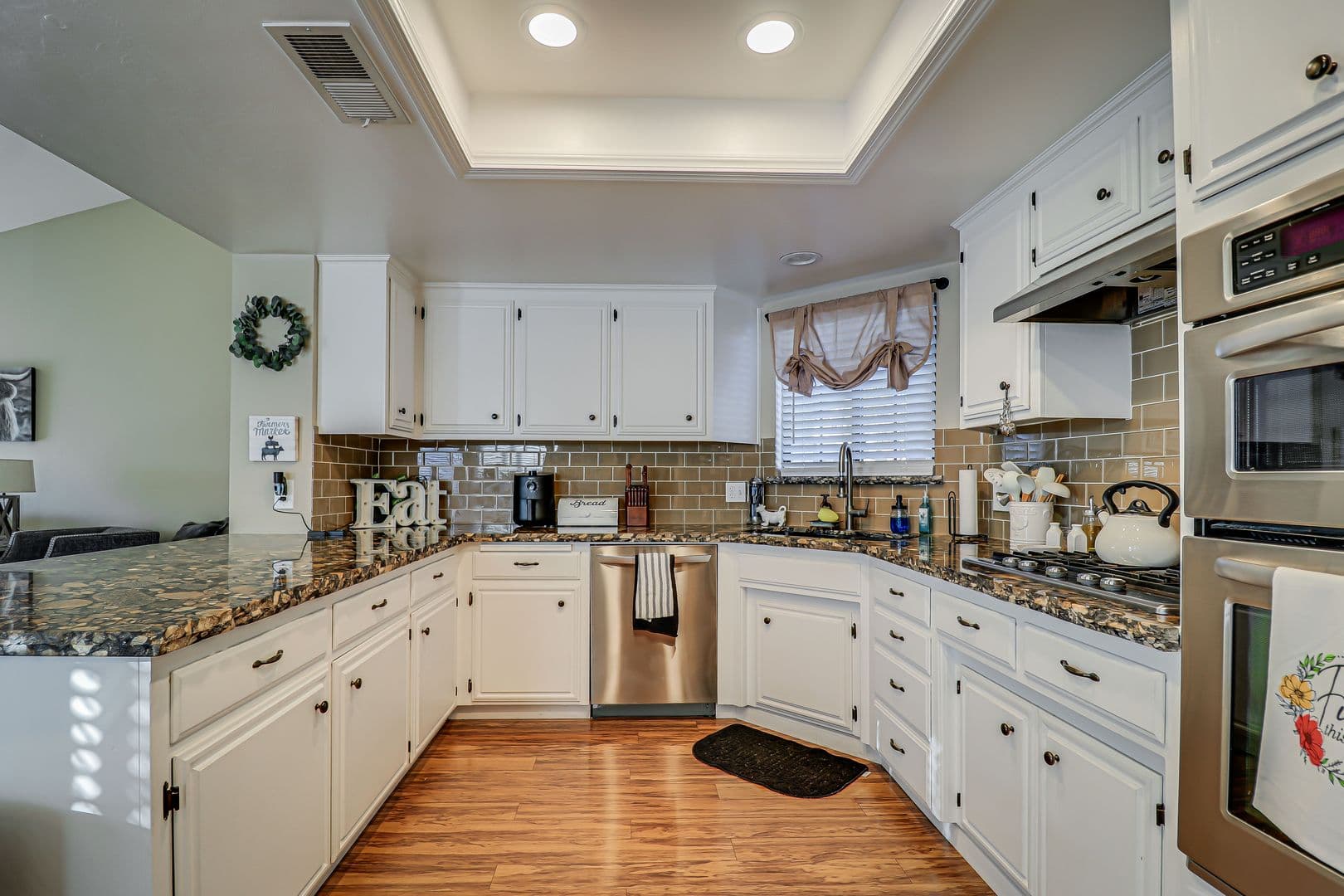 Bakersfield House: 3621 Goldbar Dr