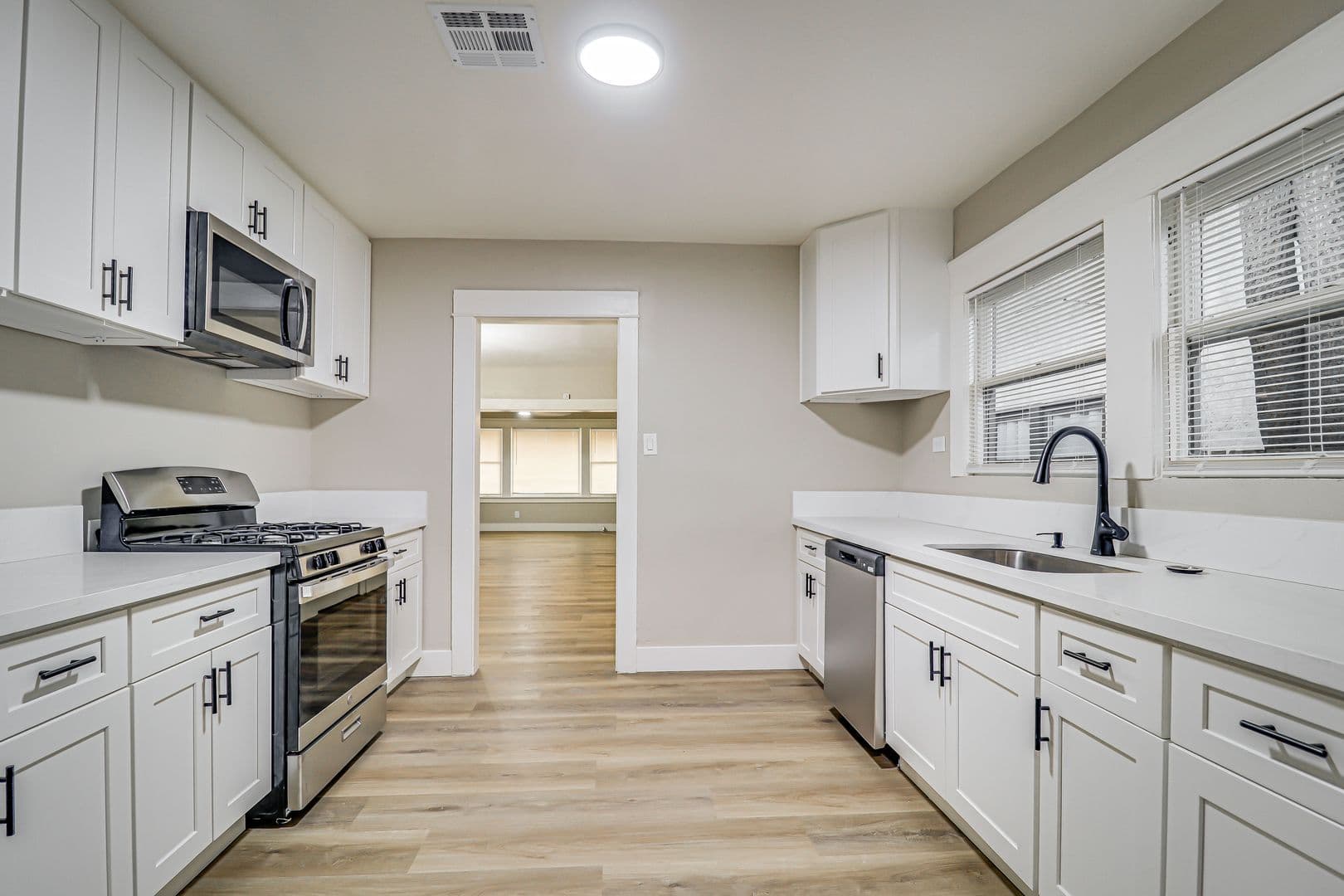 Bakersfield Apartment: 2106 E St - 2106 E St #A
