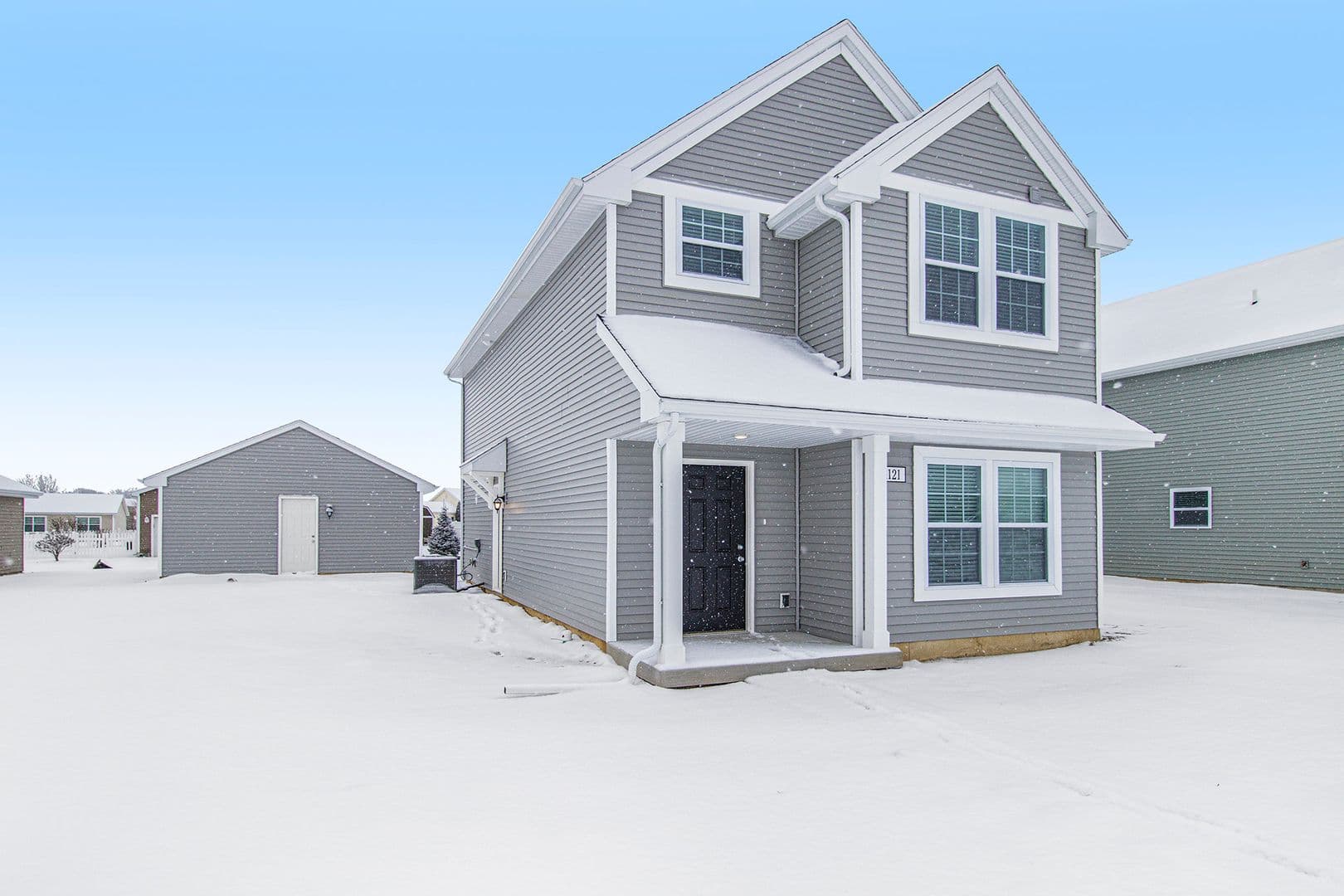 Plymouth House: 910 Dora Lane