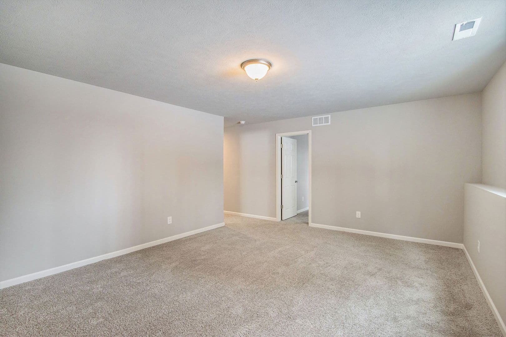 Mattawan House: 25438 Forest Lane