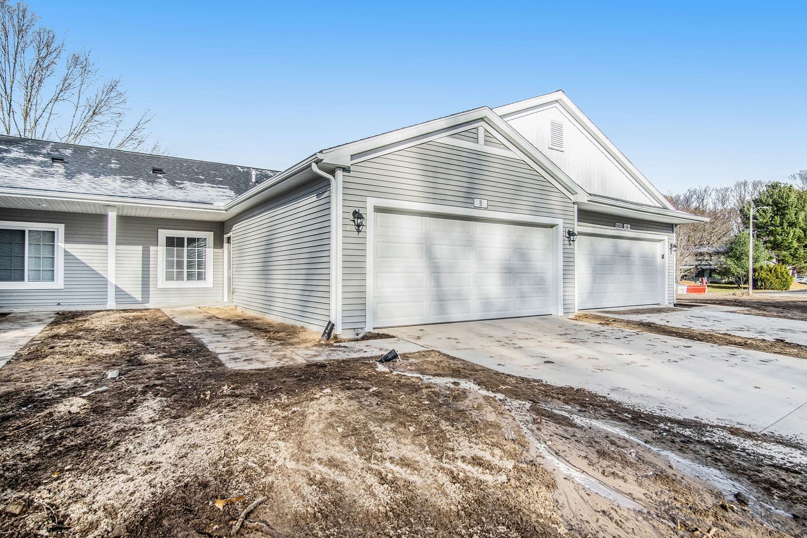 Grand Haven House: 15921 Cedar Drive