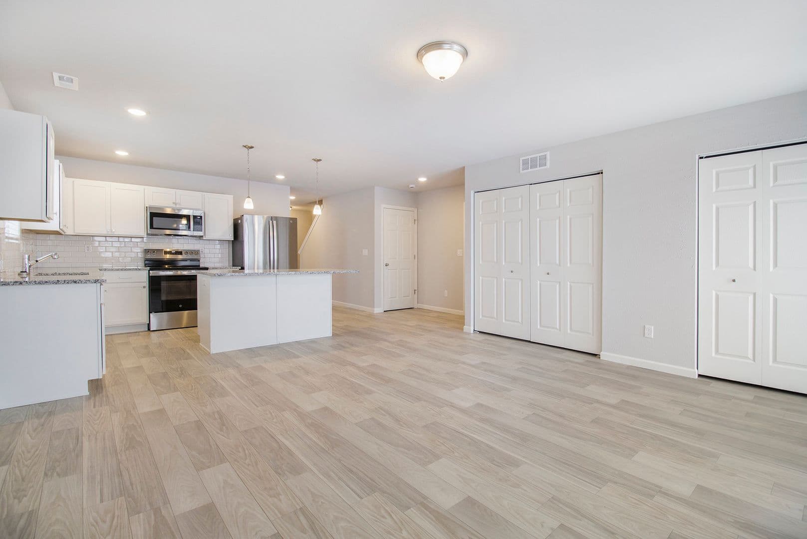 Plymouth House: 910 Dora Lane