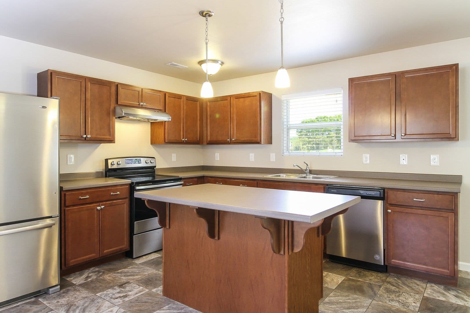 Springfield House: 507 Avalon Court