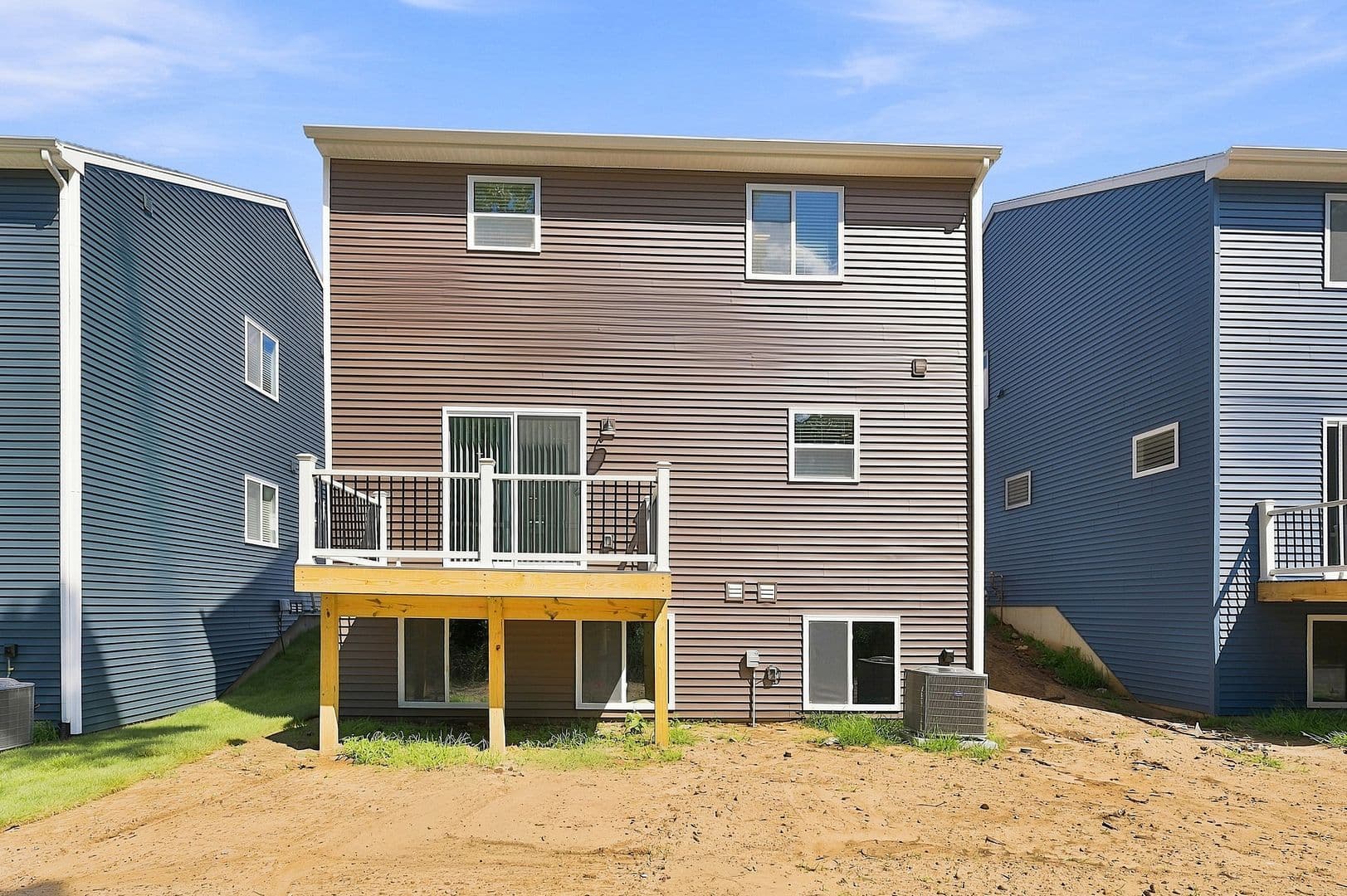 Portage House: 8180 Crestbrook Court