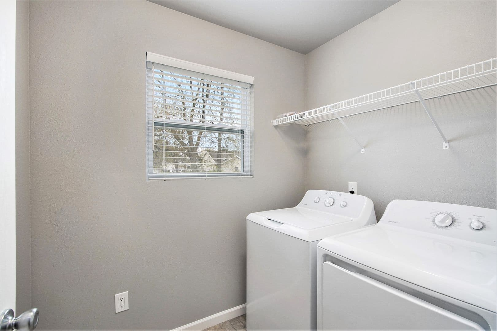 DeWitt House: 1108 River Oaks Drive