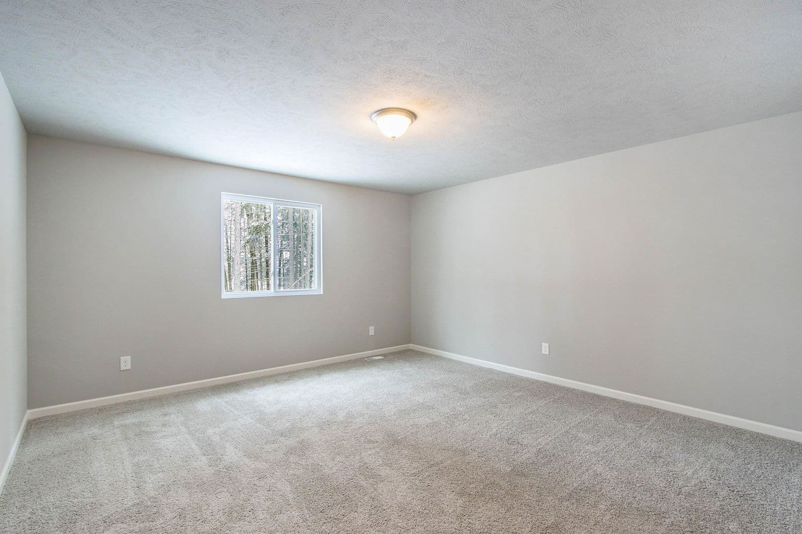 Mattawan House: 25438 Forest Lane