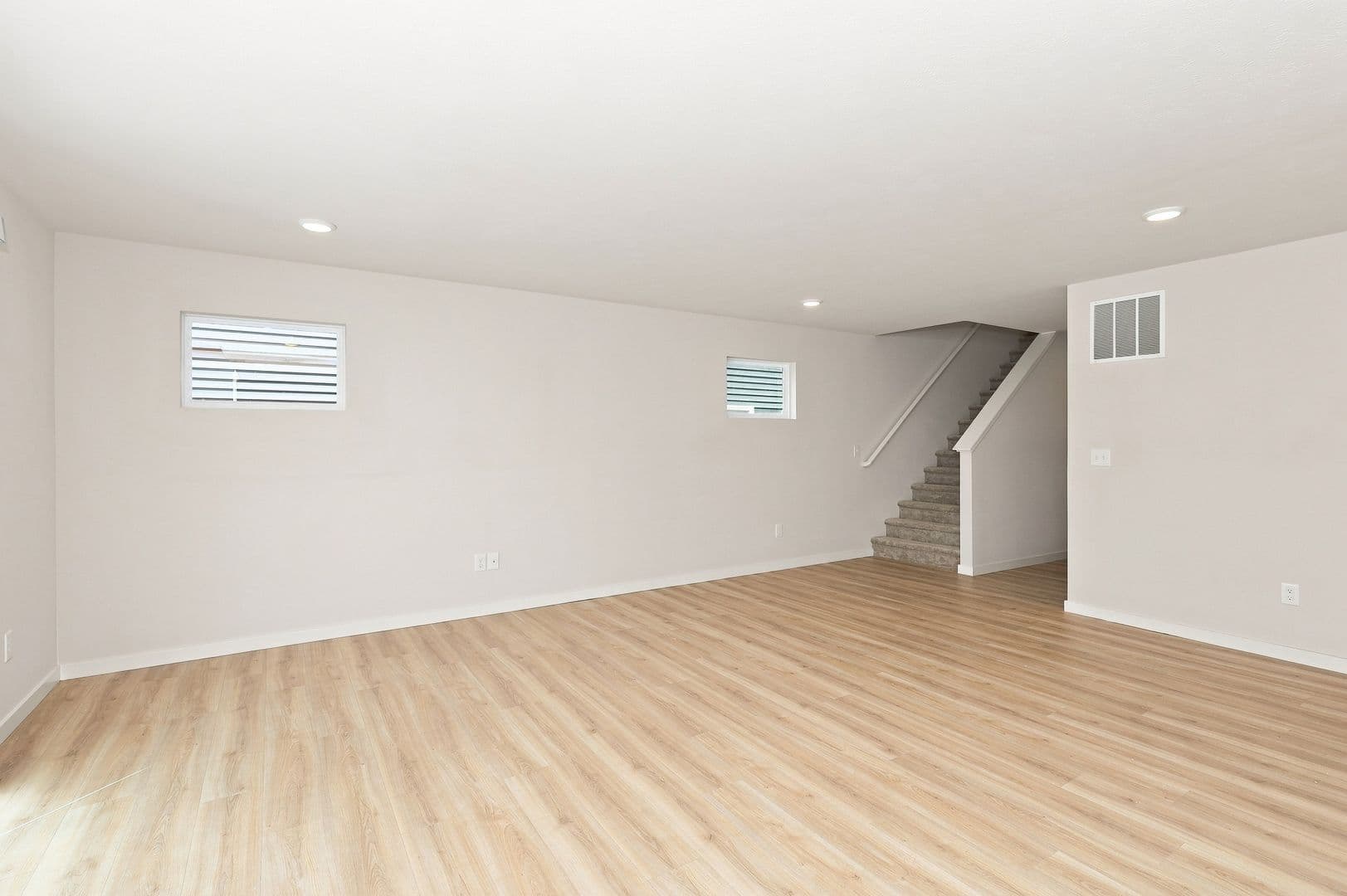 Portage House: 8180 Crestbrook Court