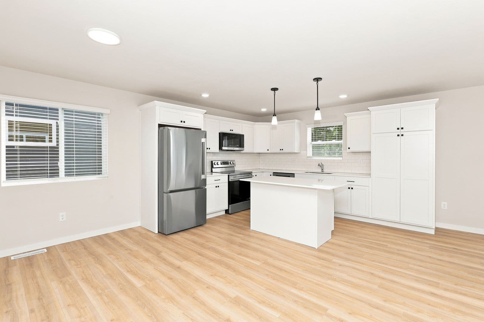 Portage House: 8180 Crestbrook Court