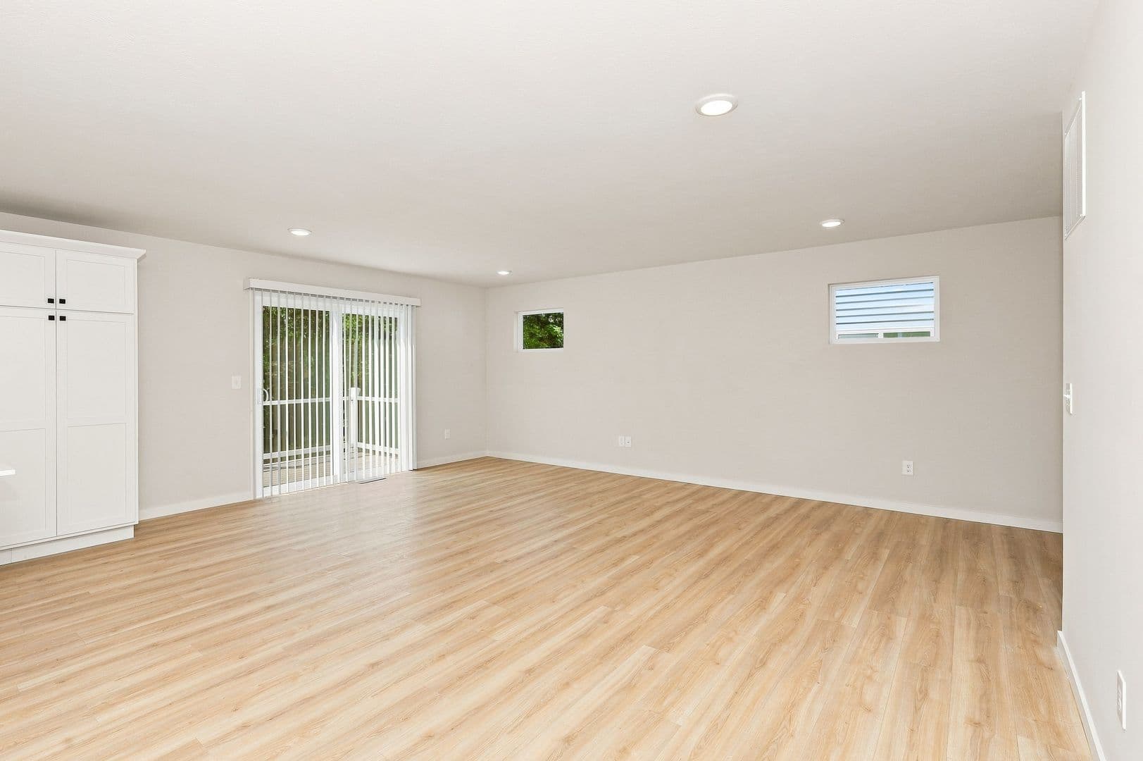 Portage House: 8180 Crestbrook Court