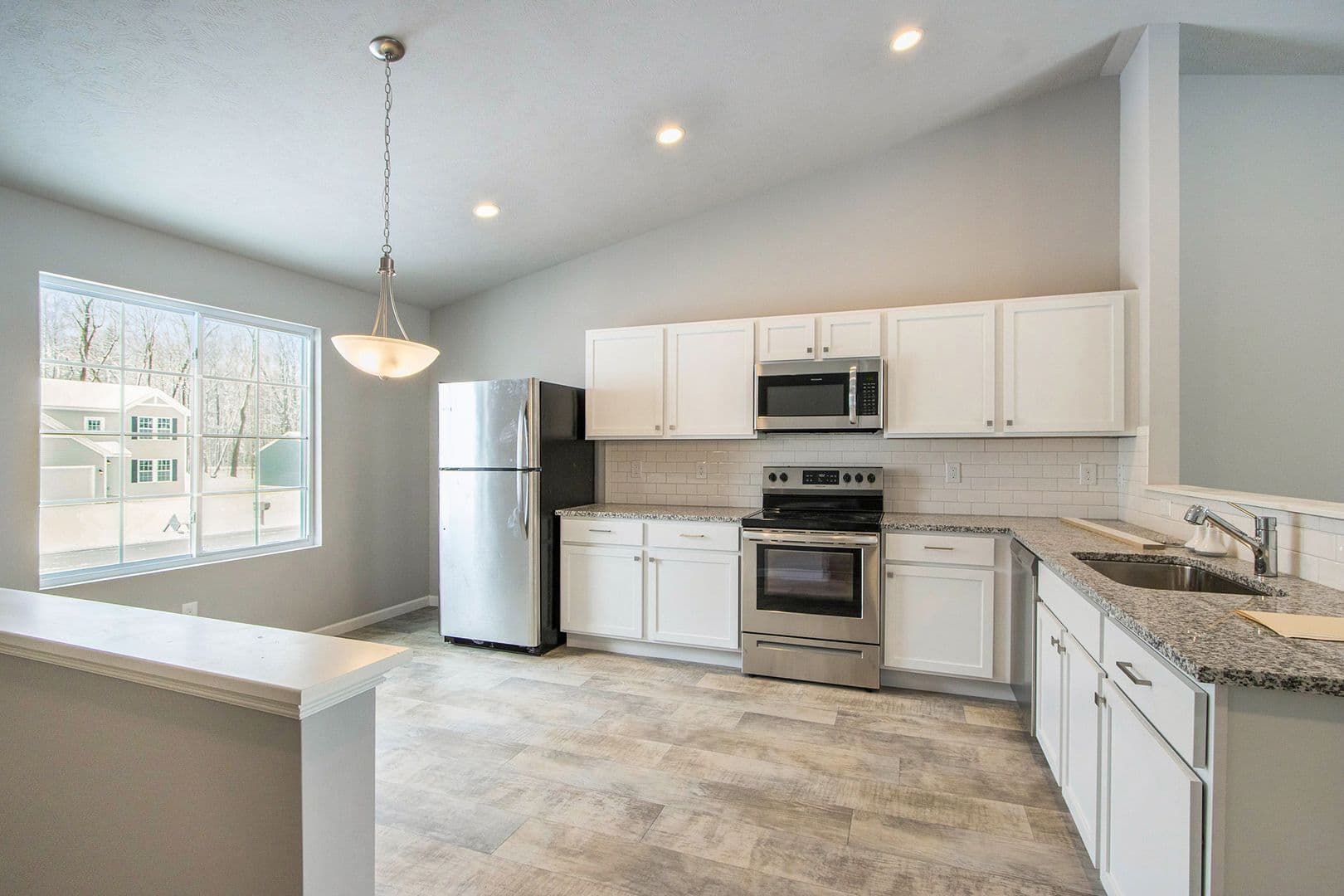 Mattawan House: 25438 Forest Lane