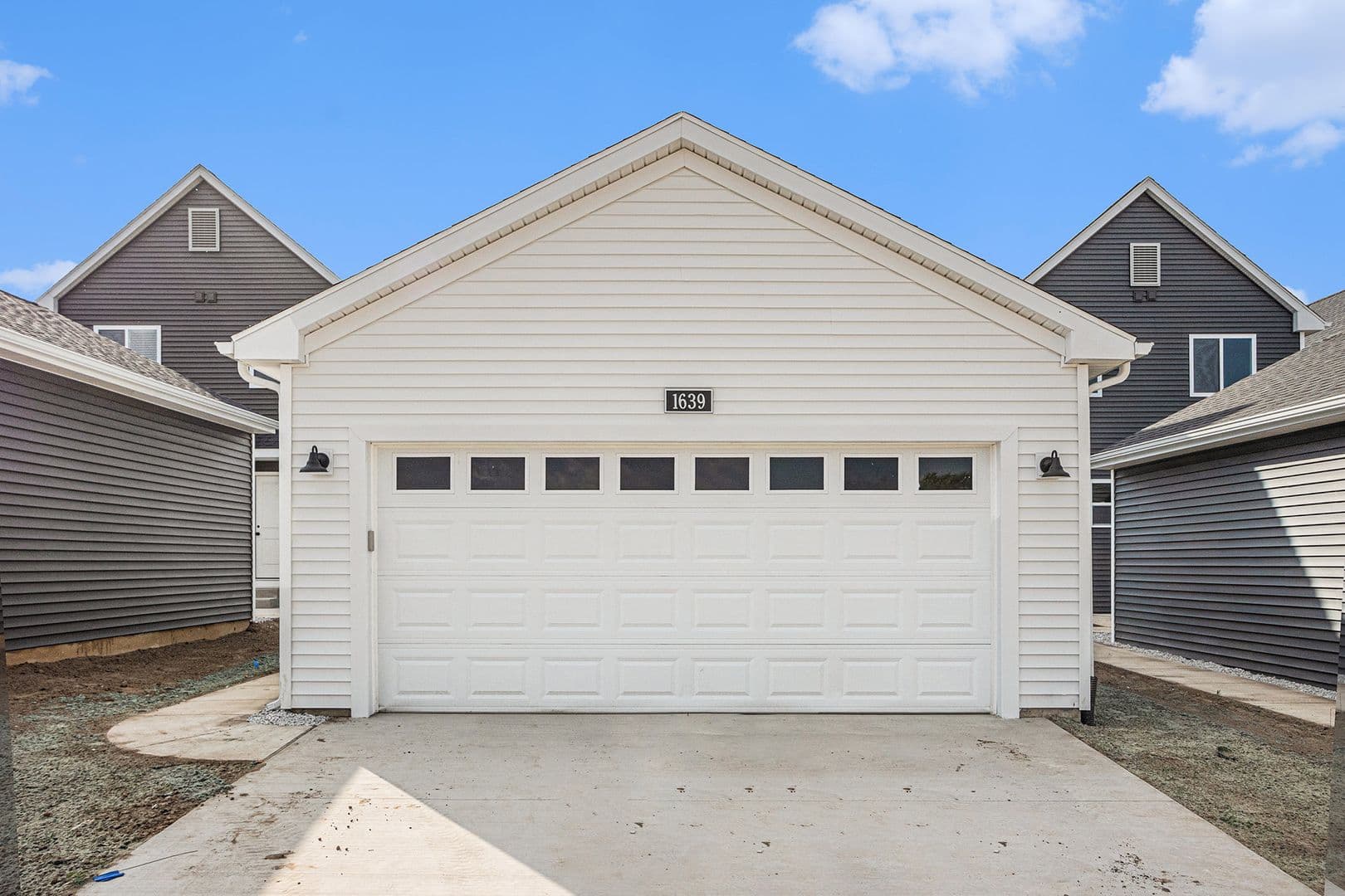 Lansing House: 6122 Aurelius Road