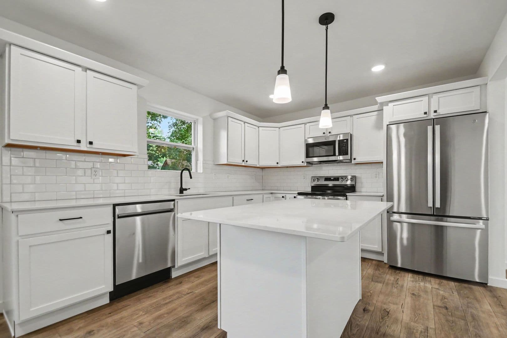 Eaton Rapids House: 614 St. Andrews Drive