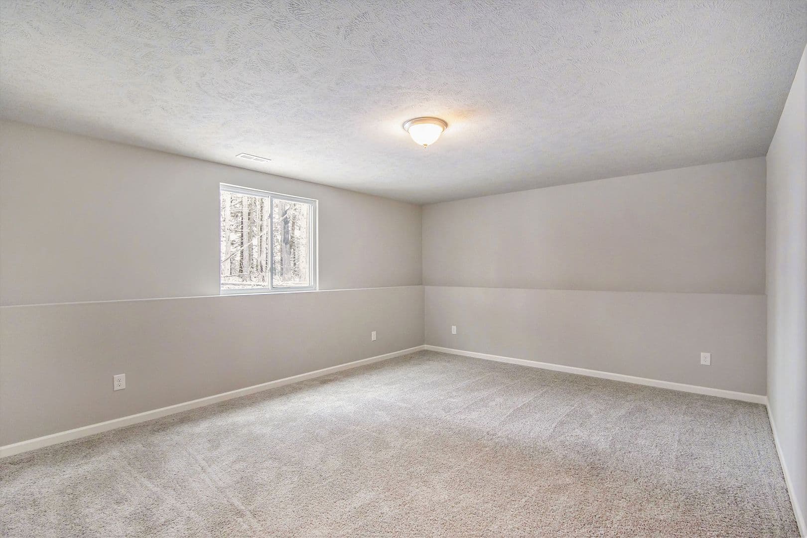 Mattawan House: 25438 Forest Lane