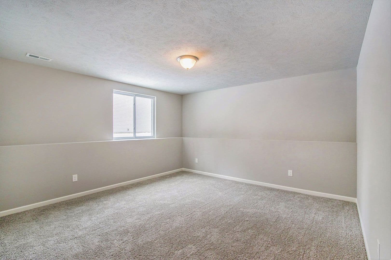 Mattawan House: 25438 Forest Lane