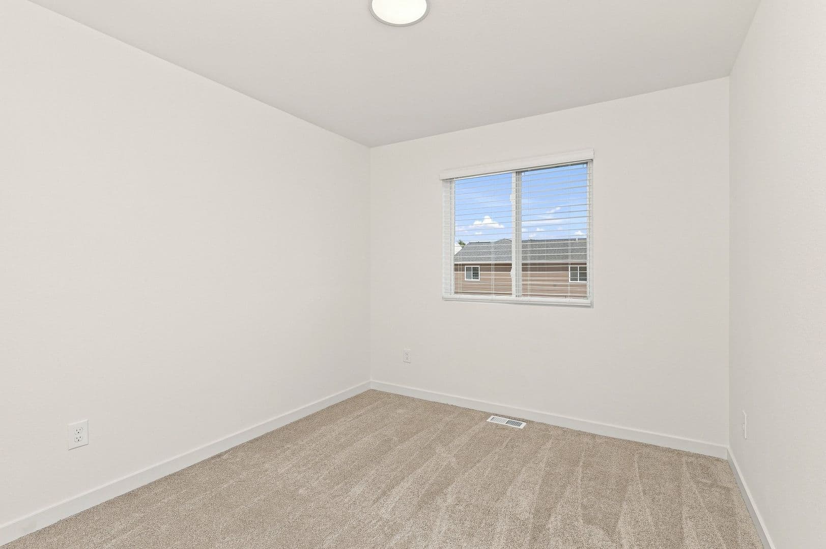 Plymouth House: 940 Dora Lane