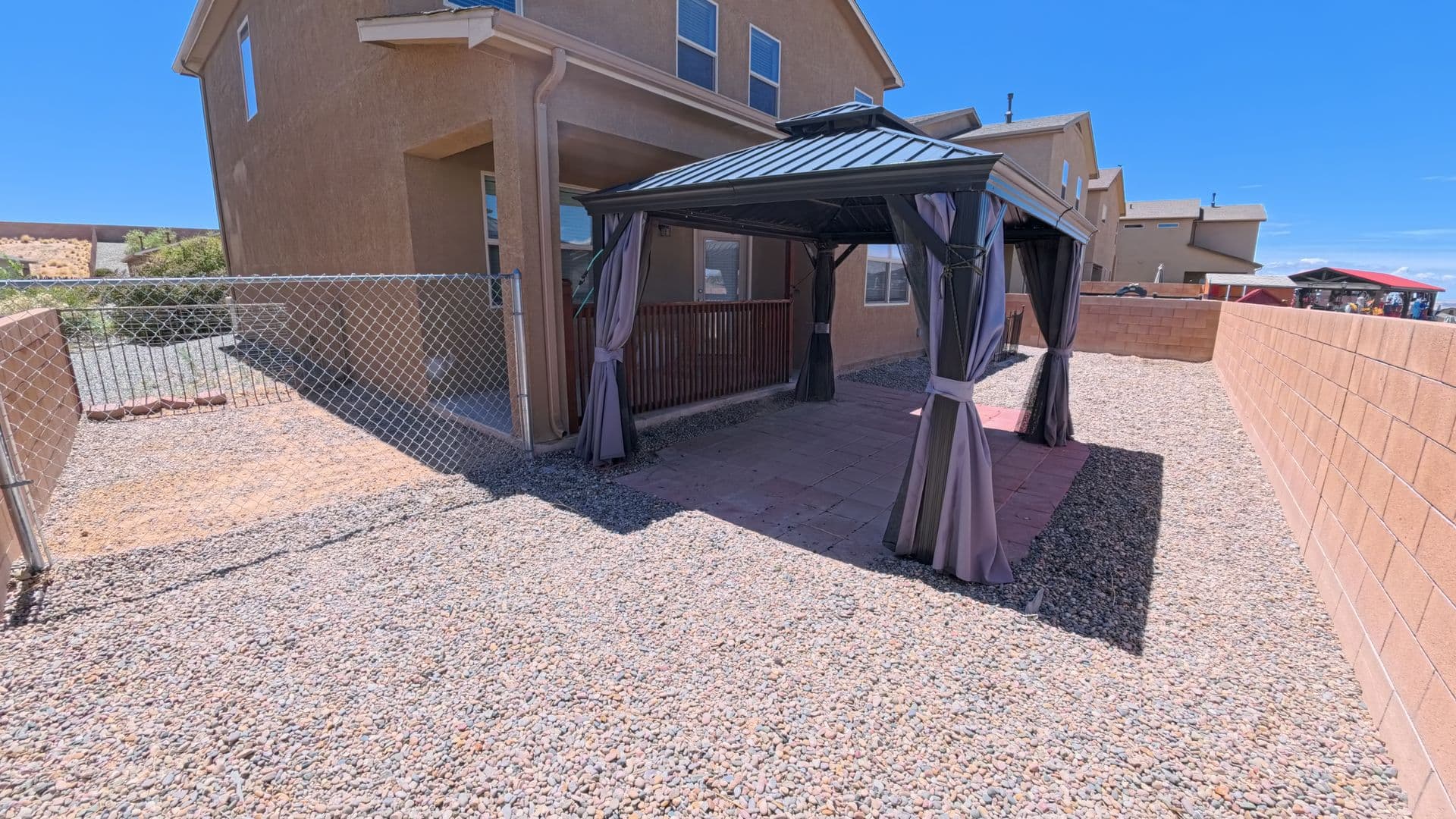 Las Lunas House: 17 Parador Court