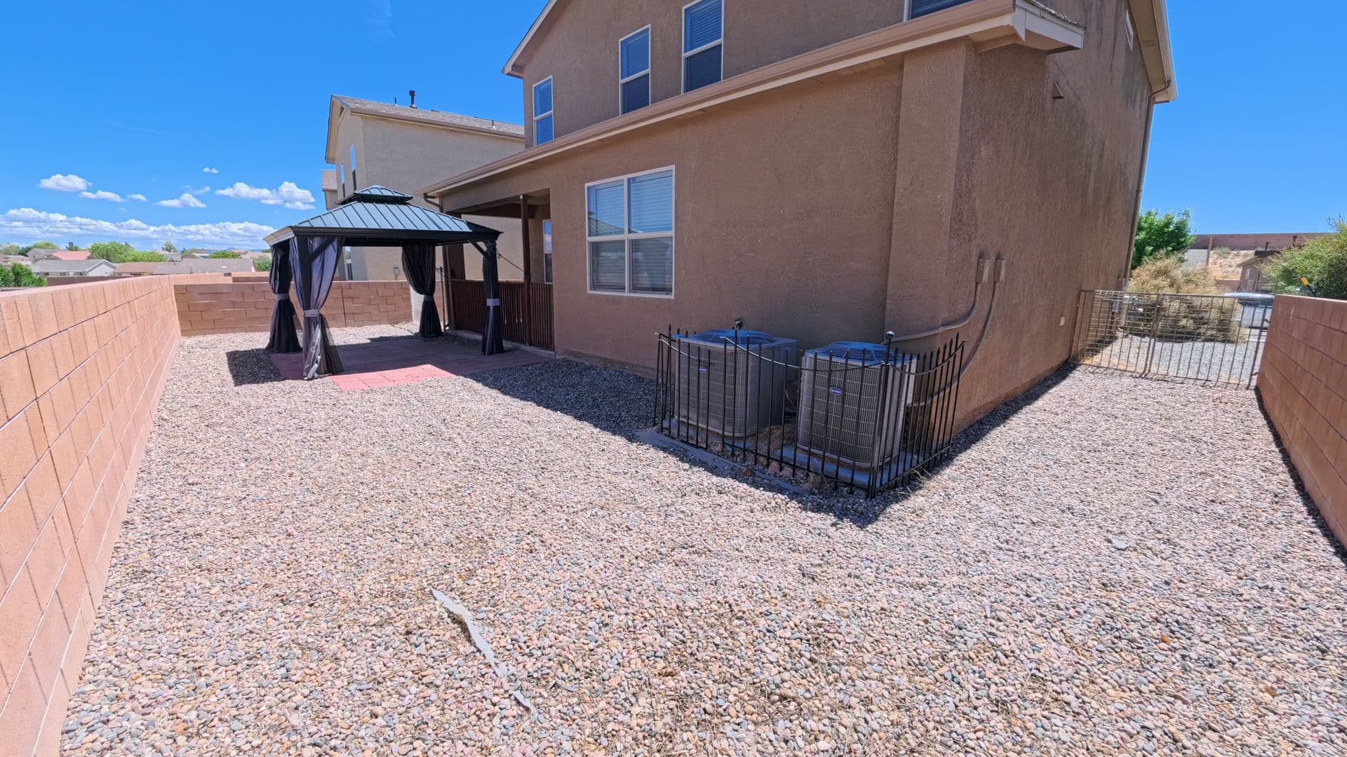 Las Lunas House: 17 Parador Court