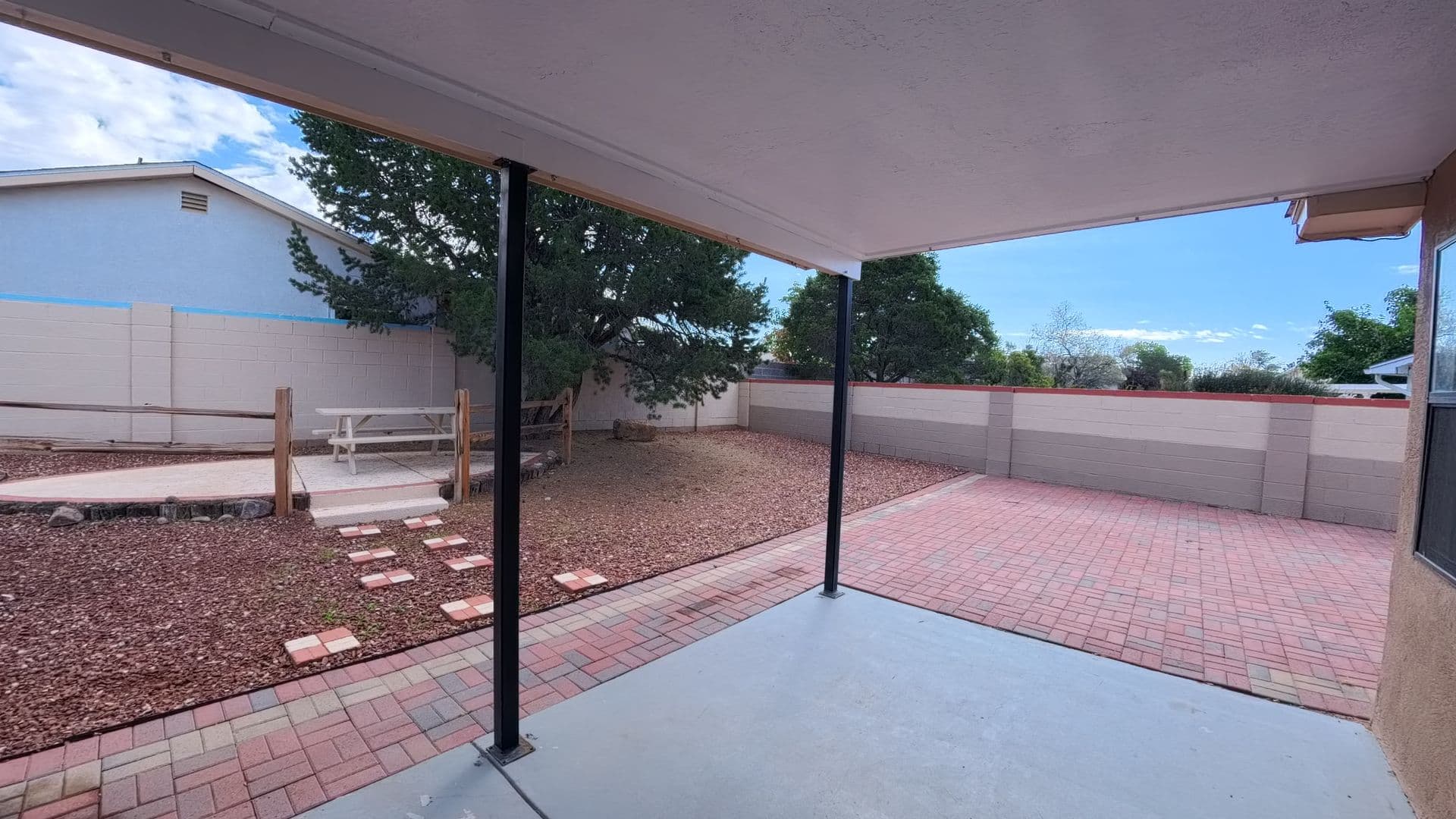 Albuquerque House: 8620 Liberty Dr NE