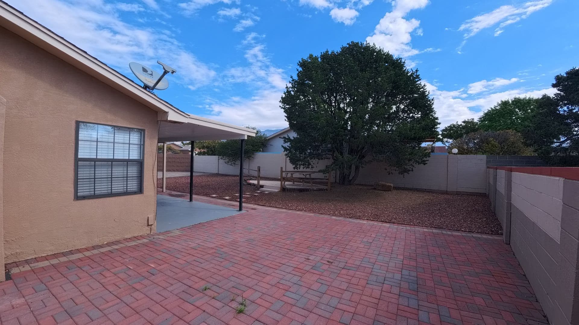 Albuquerque House: 8620 Liberty Dr NE