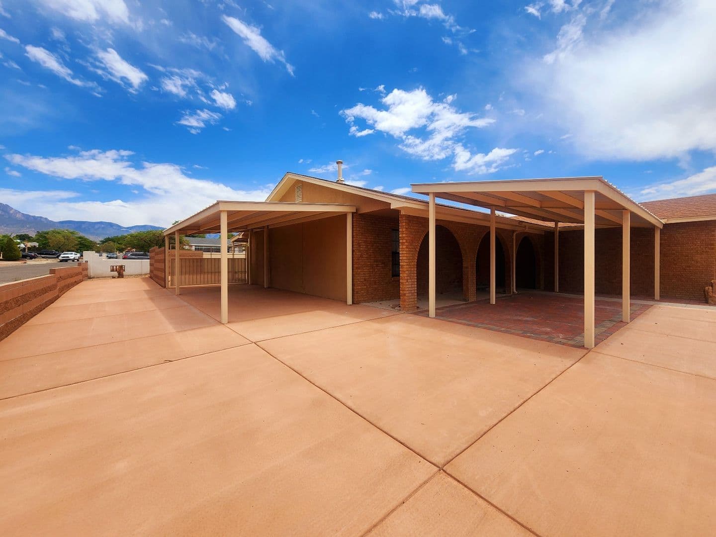 Albuquerque House: 8620 Liberty Dr NE