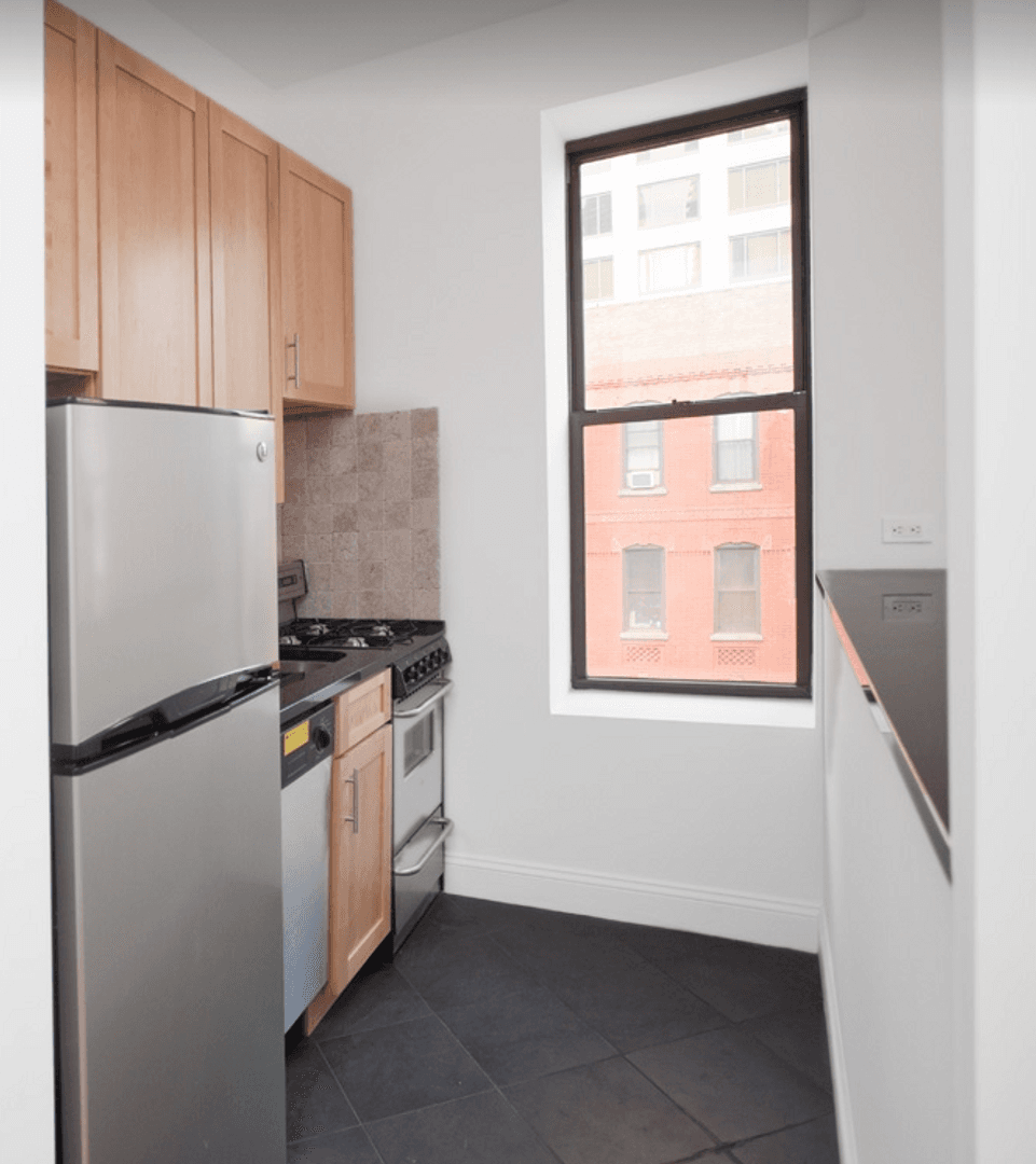 New York City Apartment: 1592 First Avenue