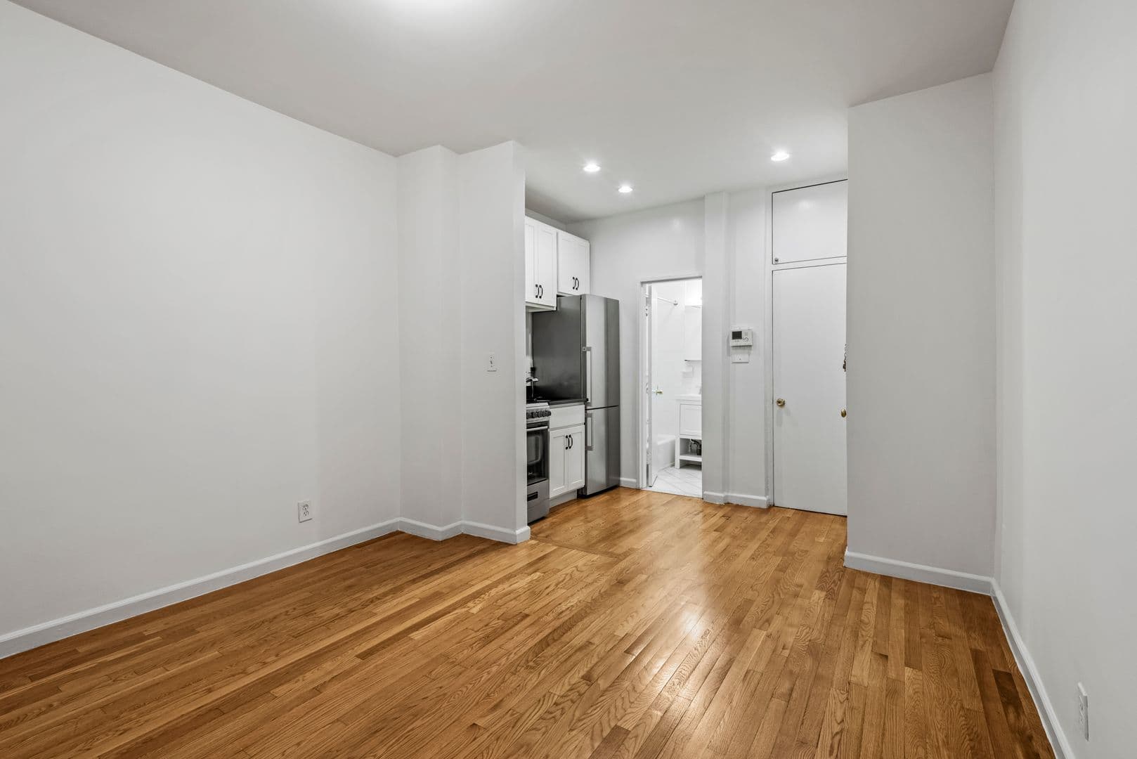 New York City Apartment: 405 East 87th St