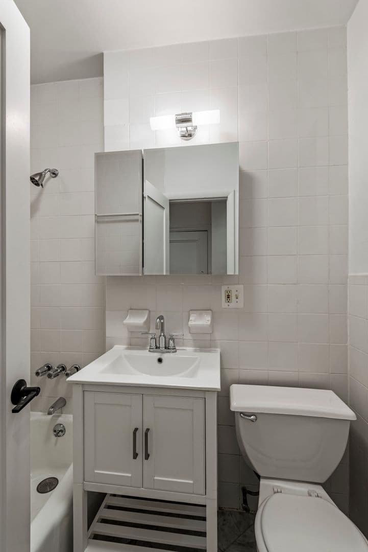 New York City Apartment: 172 East 82nd St