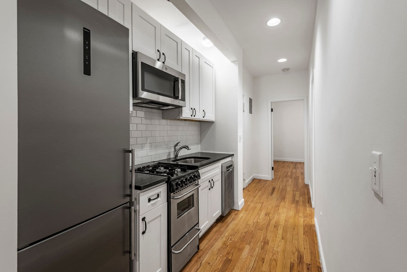 New York City Apartment: 172 East 82nd St