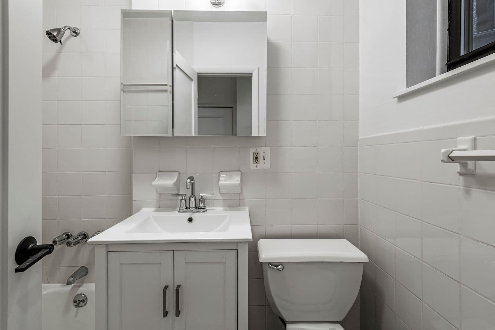 New York City Apartment: 172 East 82nd St