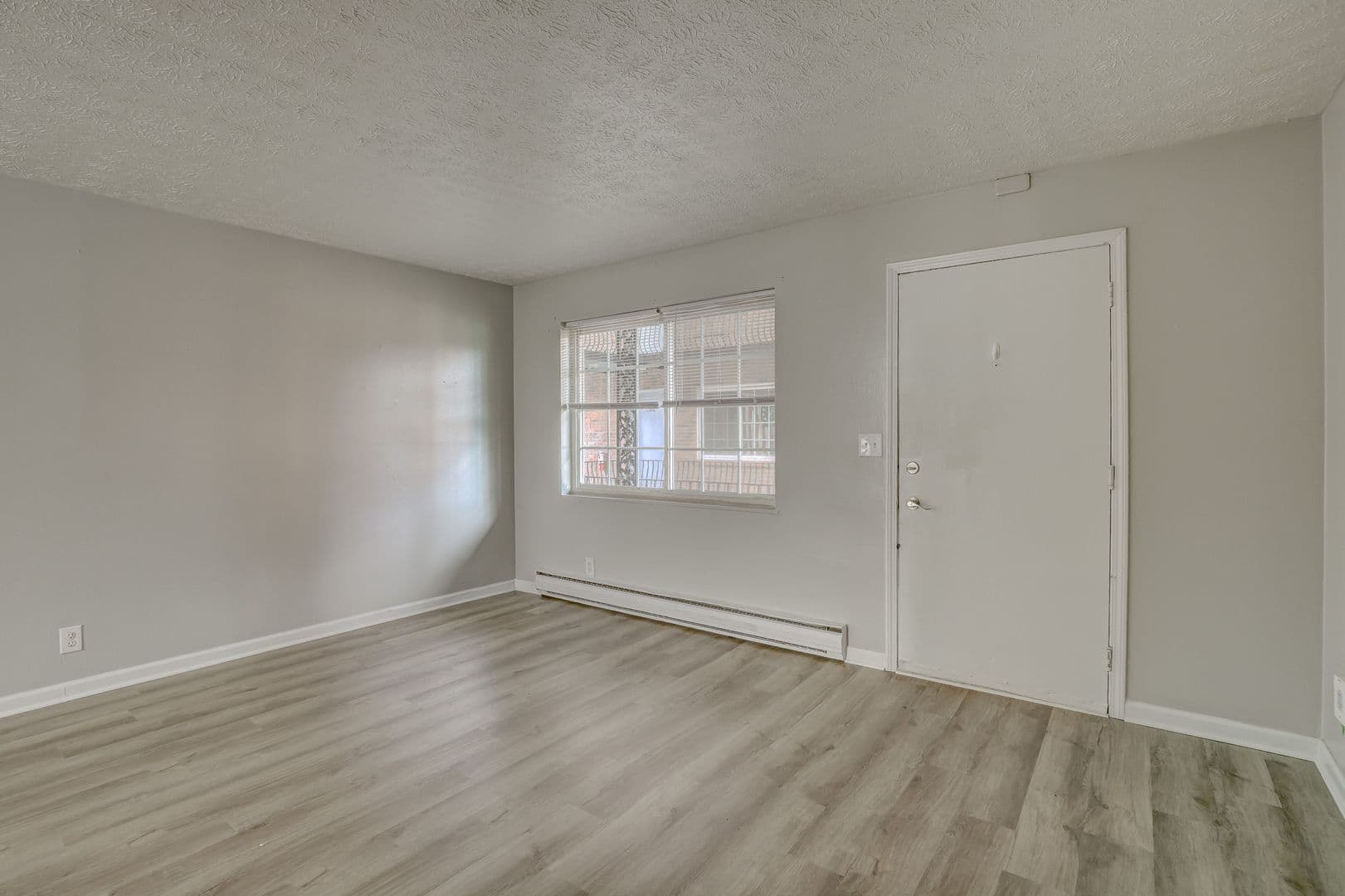 Melbourne Apartment: 5316 Mary Ingles Hwy
