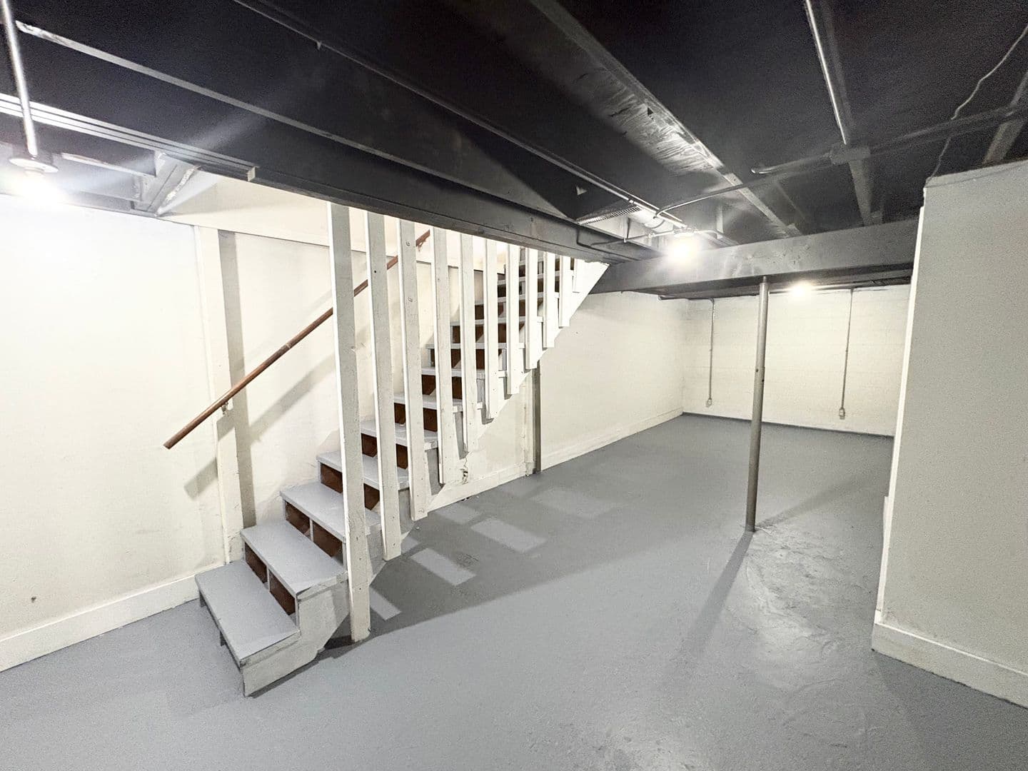 Normal Apartment: 1504 Ensign Dr.