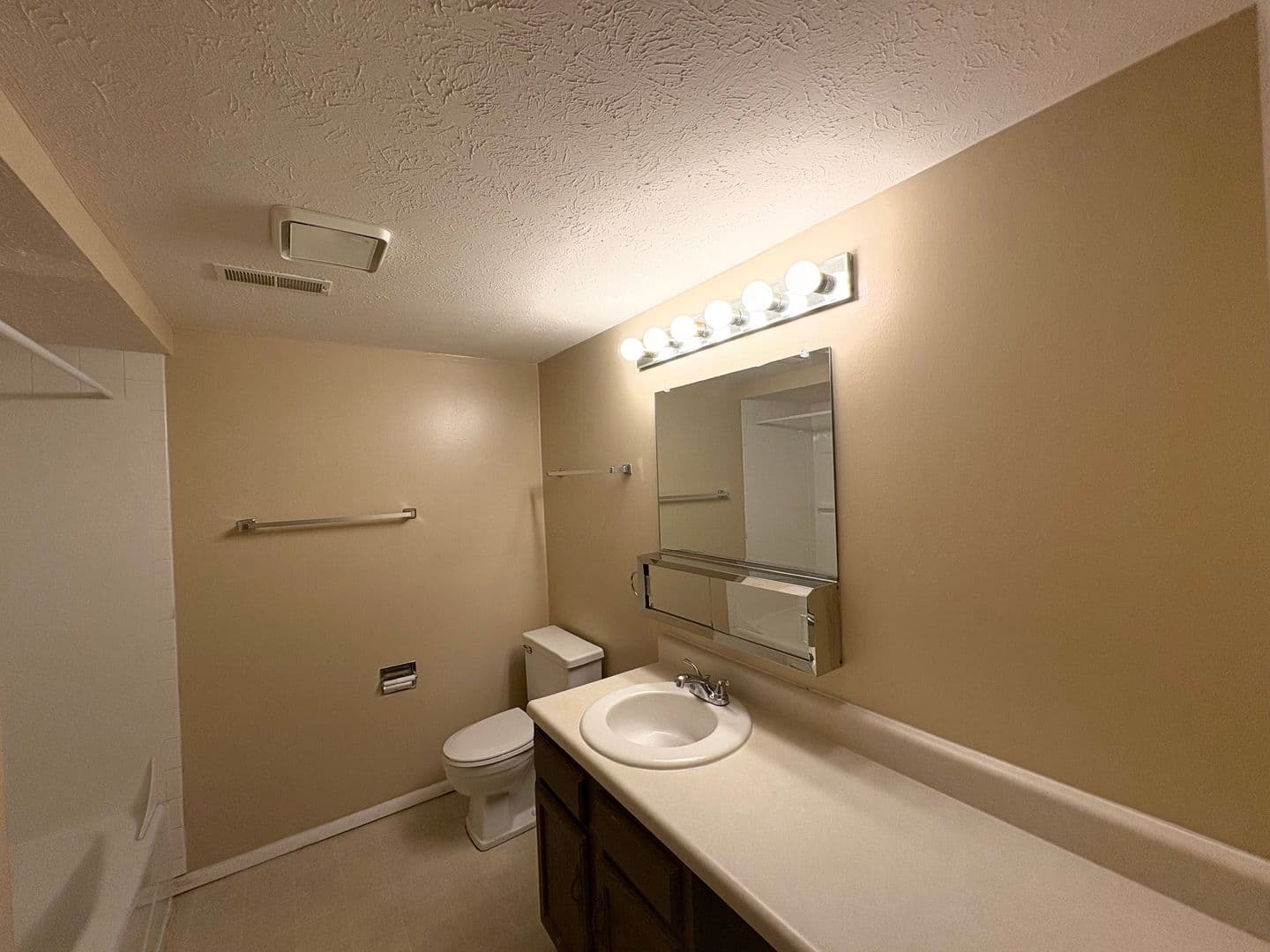 Bloomington Apartment: 9 Willedrob