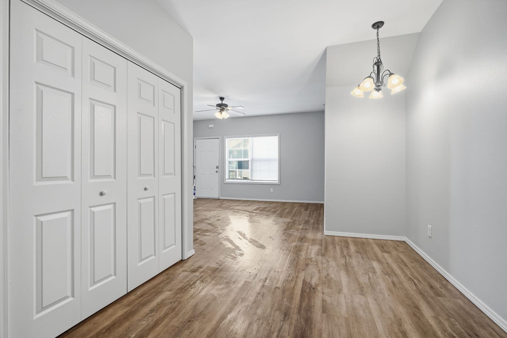 Bloomington Apartment: 20 Revolutionary Square