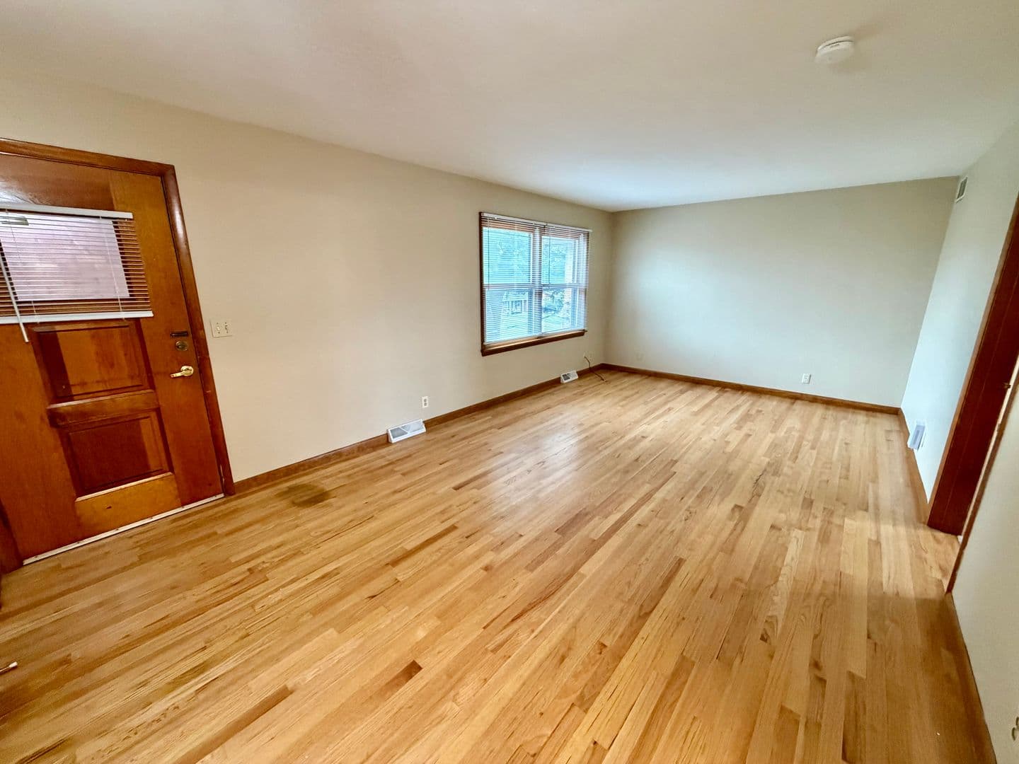 Bloomington Apartment: 316 Mecherle Drive
