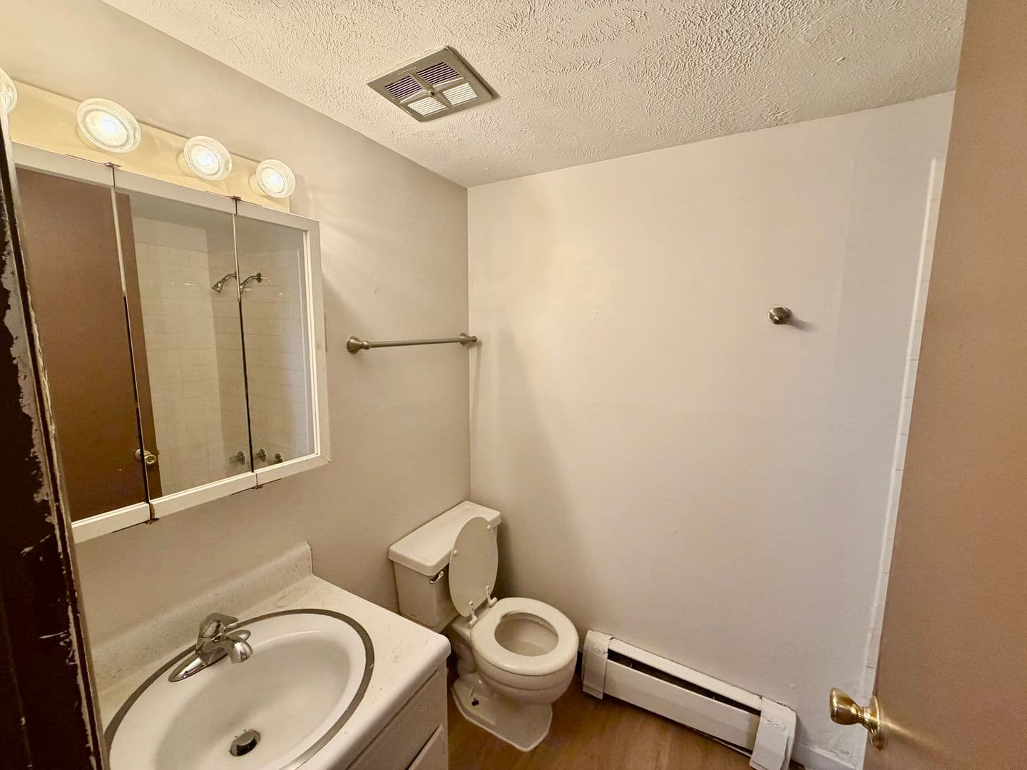 Normal Apartment: 215 Lindell Drive
