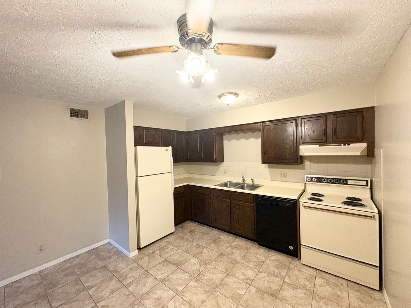 Bloomington Apartment: 6 Willedrob