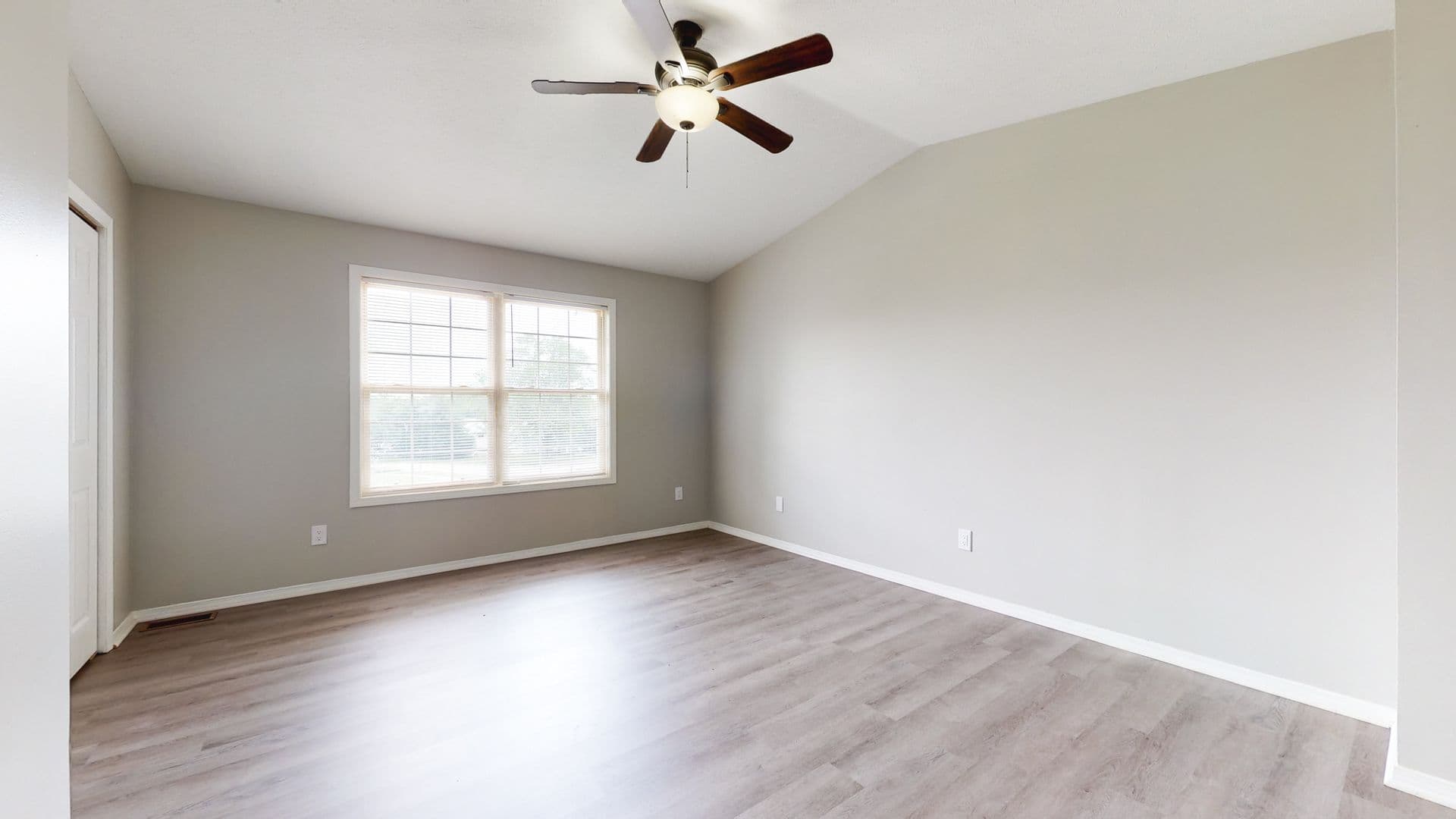 Normal Apartment: 705 N Golfcrest