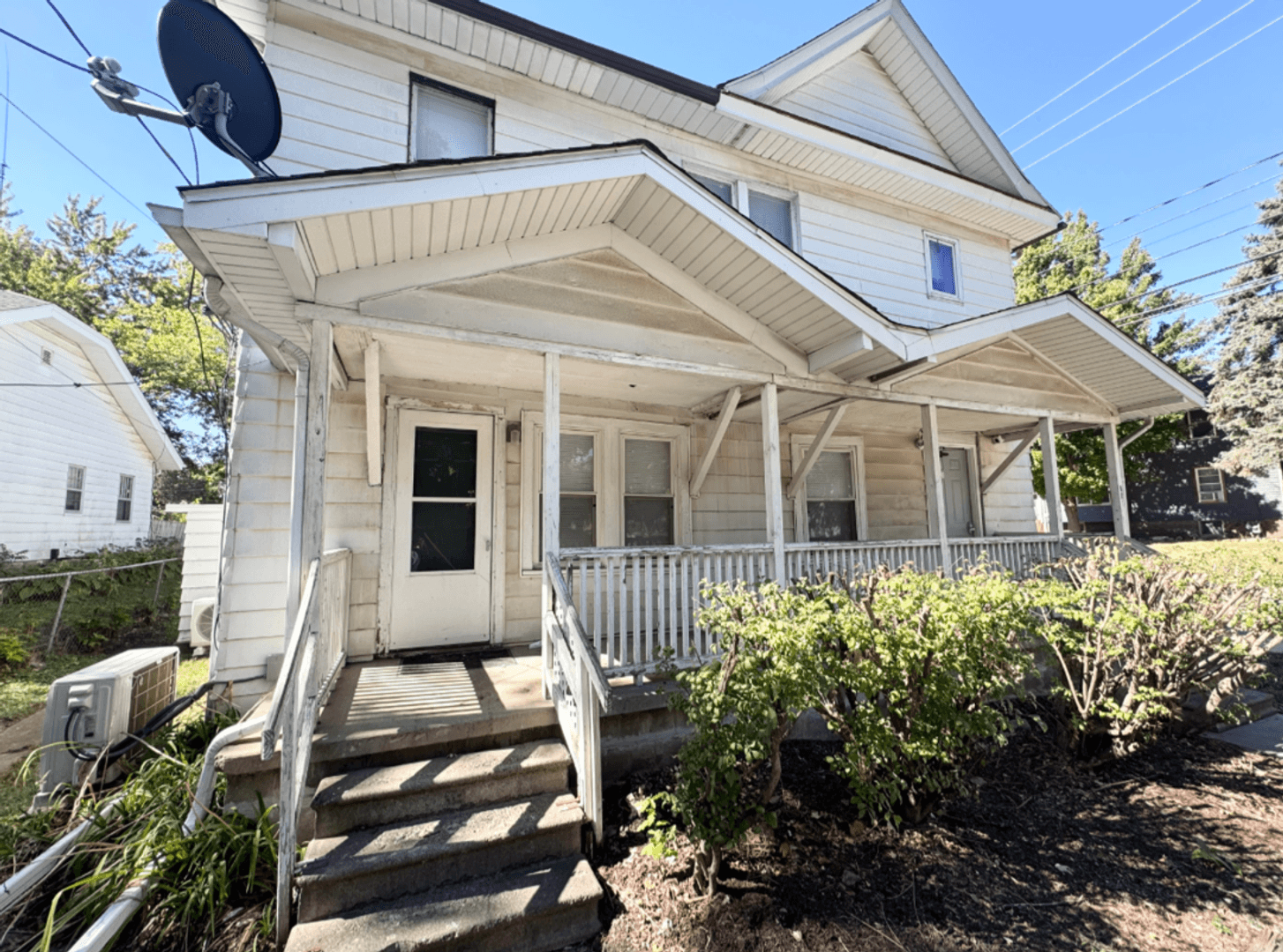 Bloomington Apartment: 601 S. Clayton