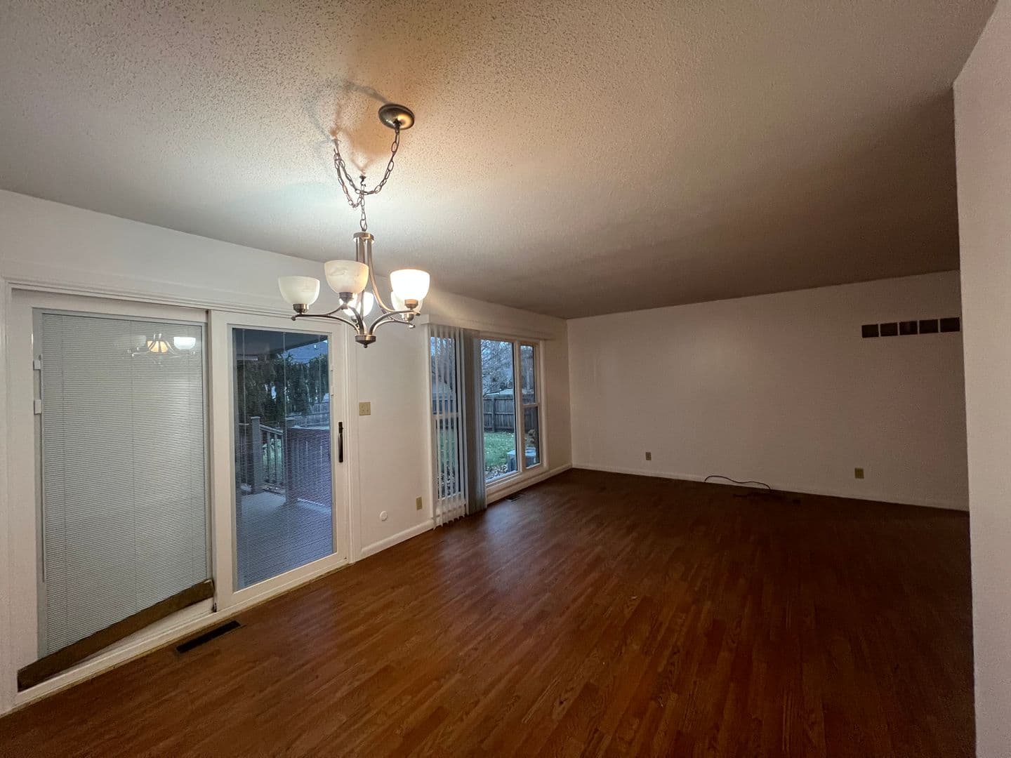 Springfield House: 2405 W Iles Ave