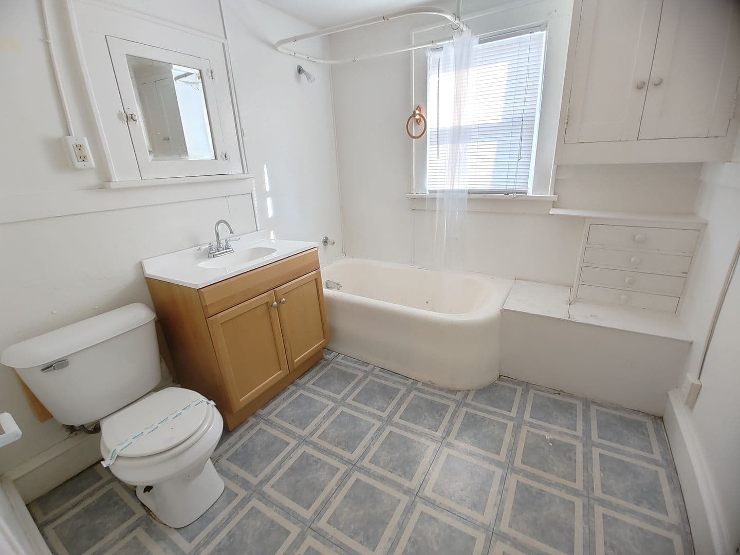 Bloomington Apartment: 804 South Morris Avenue