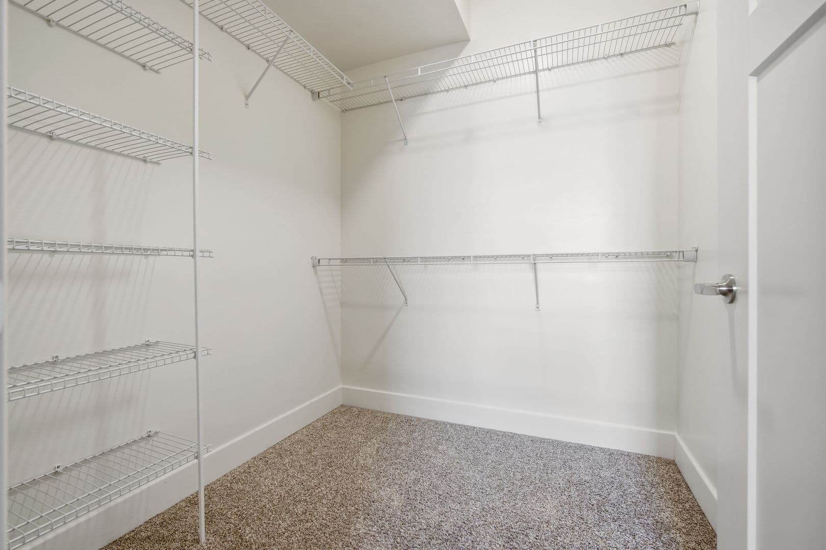 Bloomington Apartment: 20 Revolutionary Square