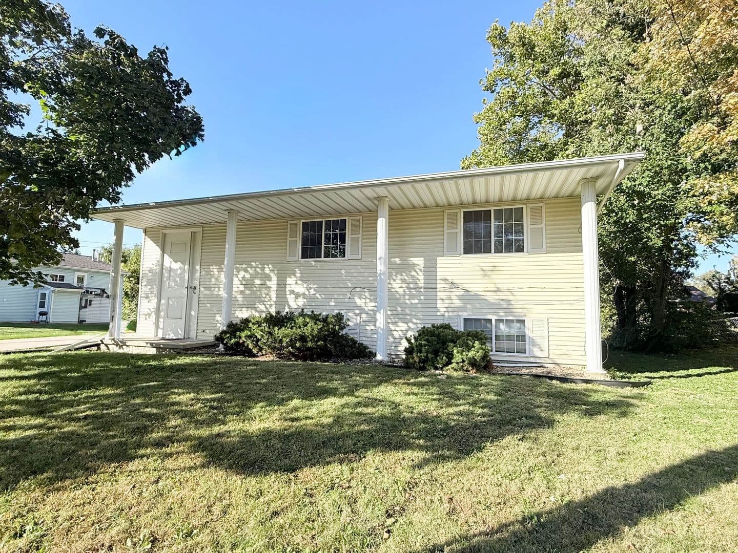 Normal Apartment: 1122 West Ave