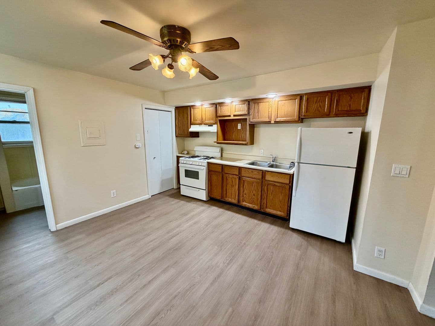 Bloomington Apartment: 521 E. Chestnut