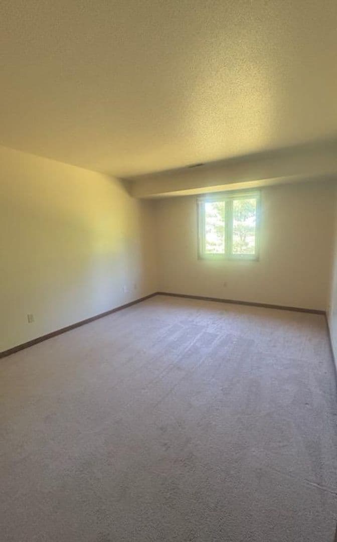 Lincoln Apartment: 110 Thompson Dr.