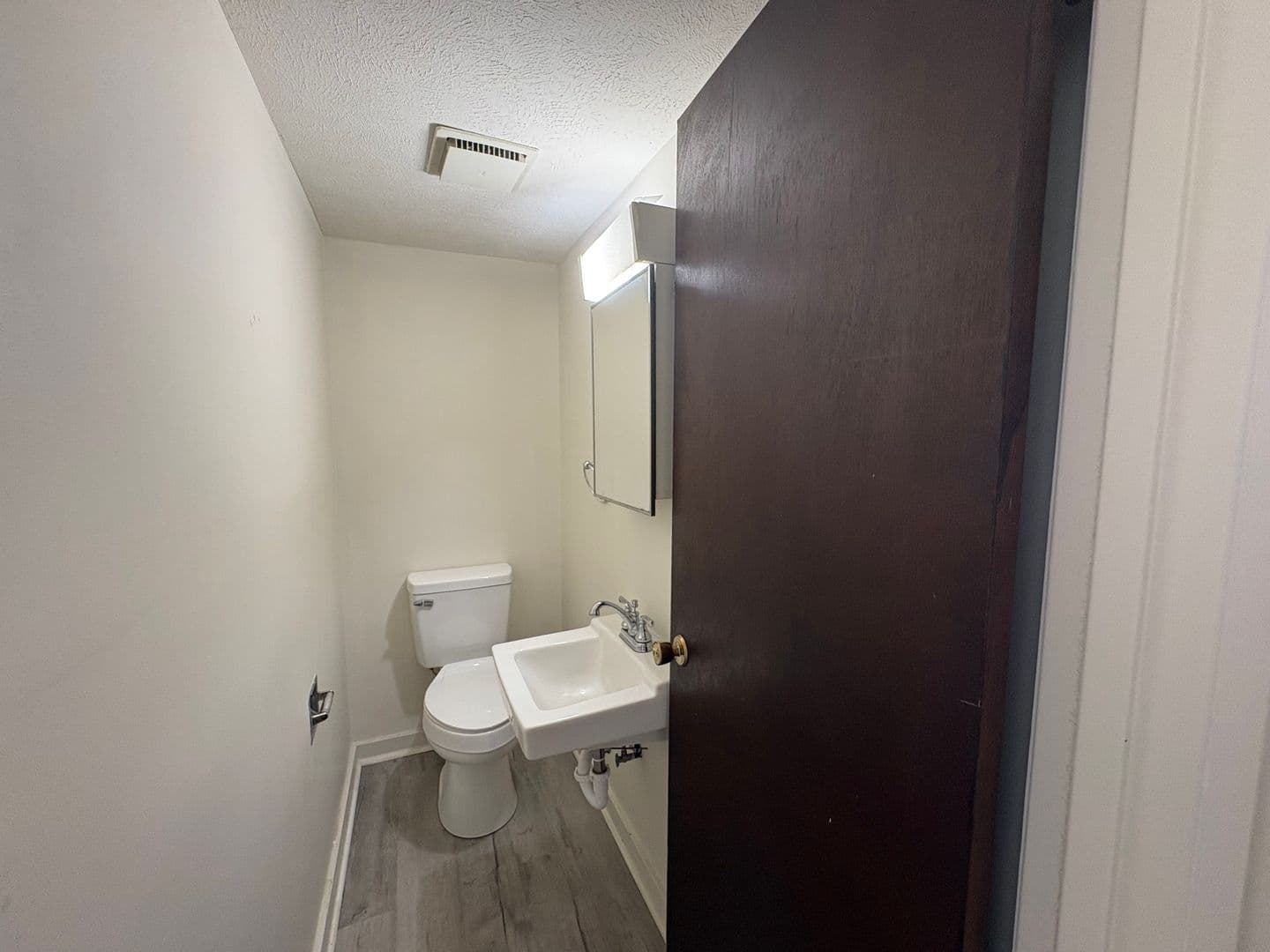 Normal Apartment: 1504 Ensign Dr.