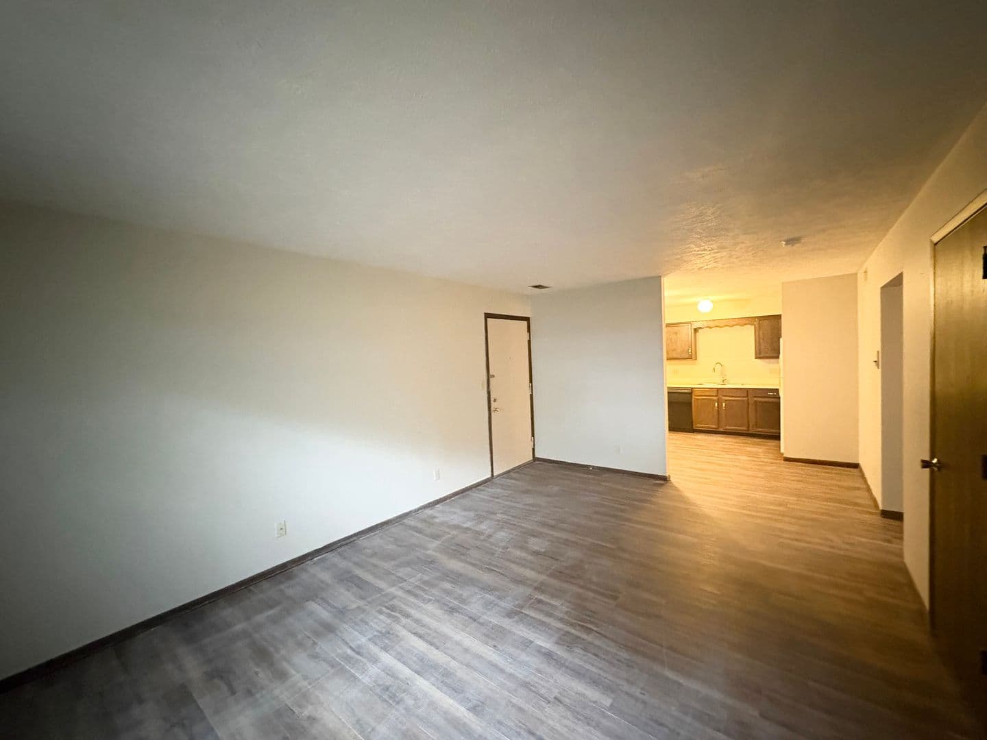 Bloomington Apartment: 6 Willedrob