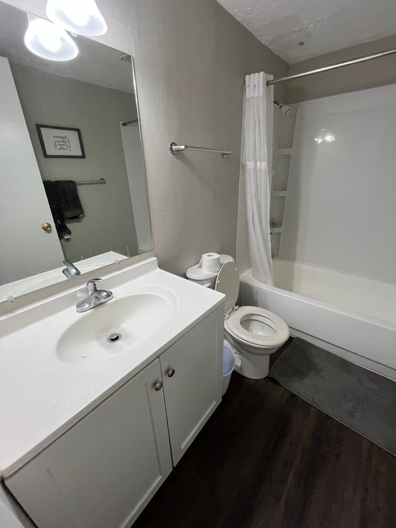 Normal Apartment: 1005 Charlotte