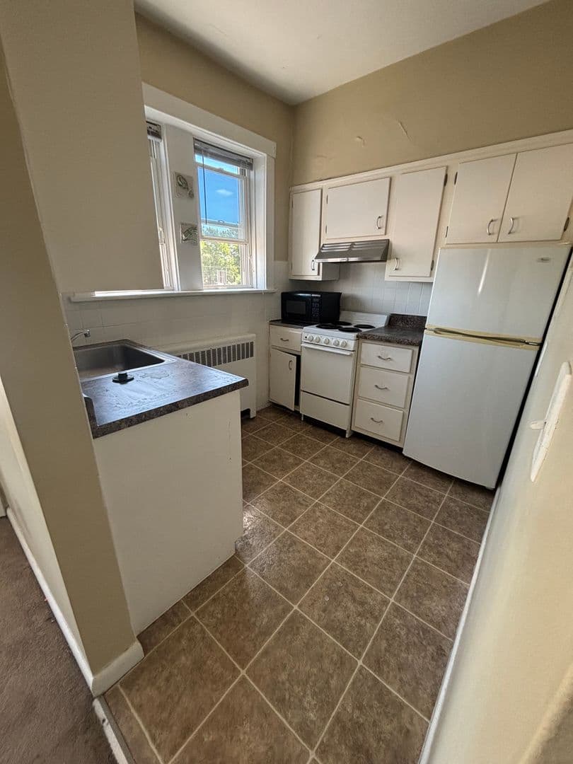 Springfield Apartment: 524 S Grand Ave East