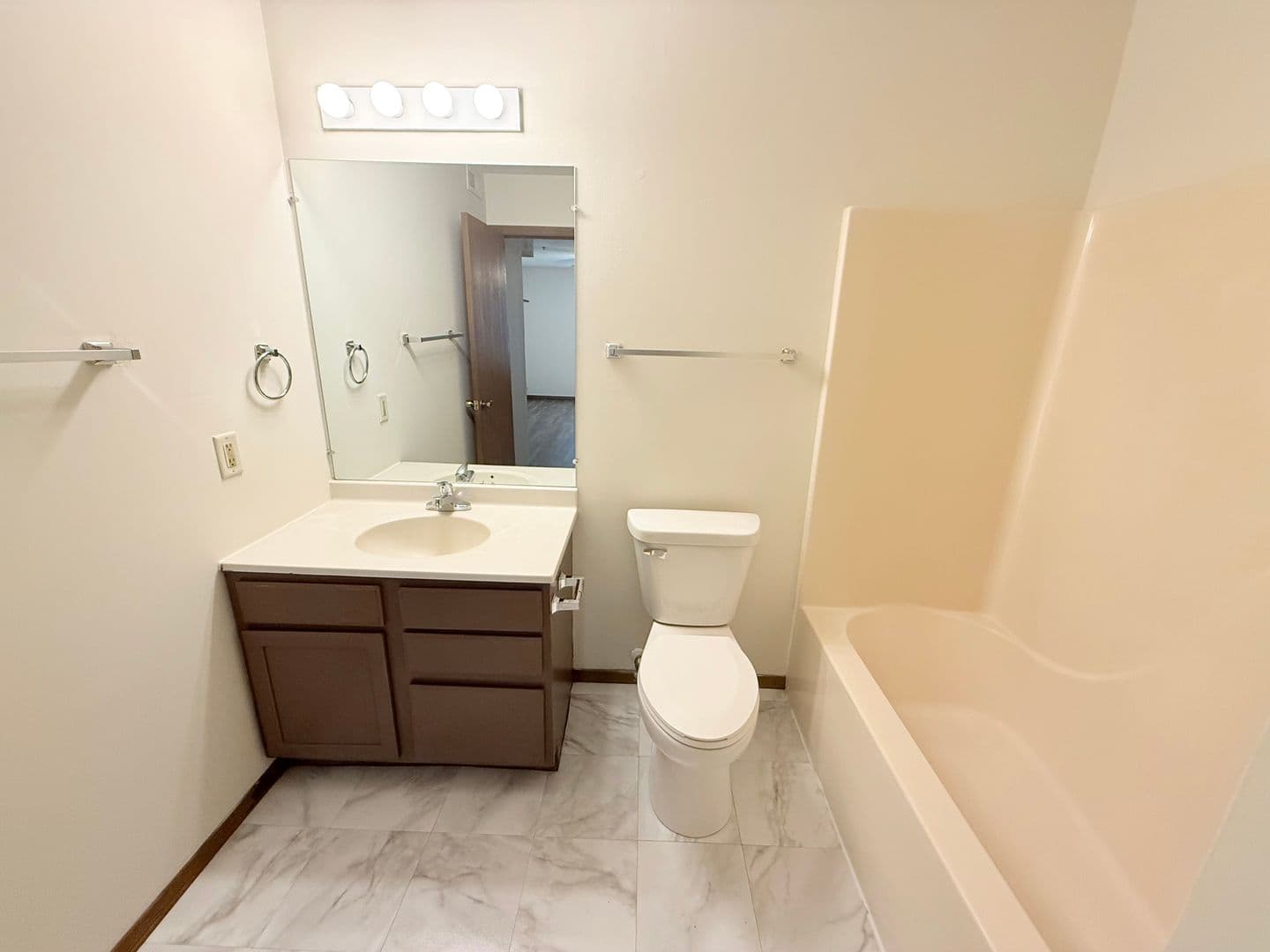 Bloomington Apartment: 2001 S. Morris Ave